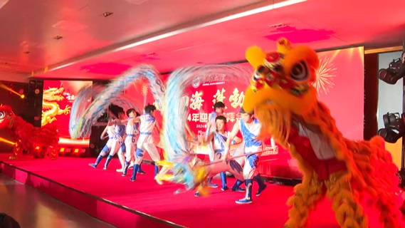 舞龙舞狮《龙腾狮跃迎新春》